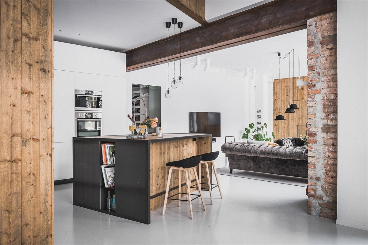 Særdeles åpent oppholdsrom som preges av takhøyde på hele 3,4 meter. Galleribilde