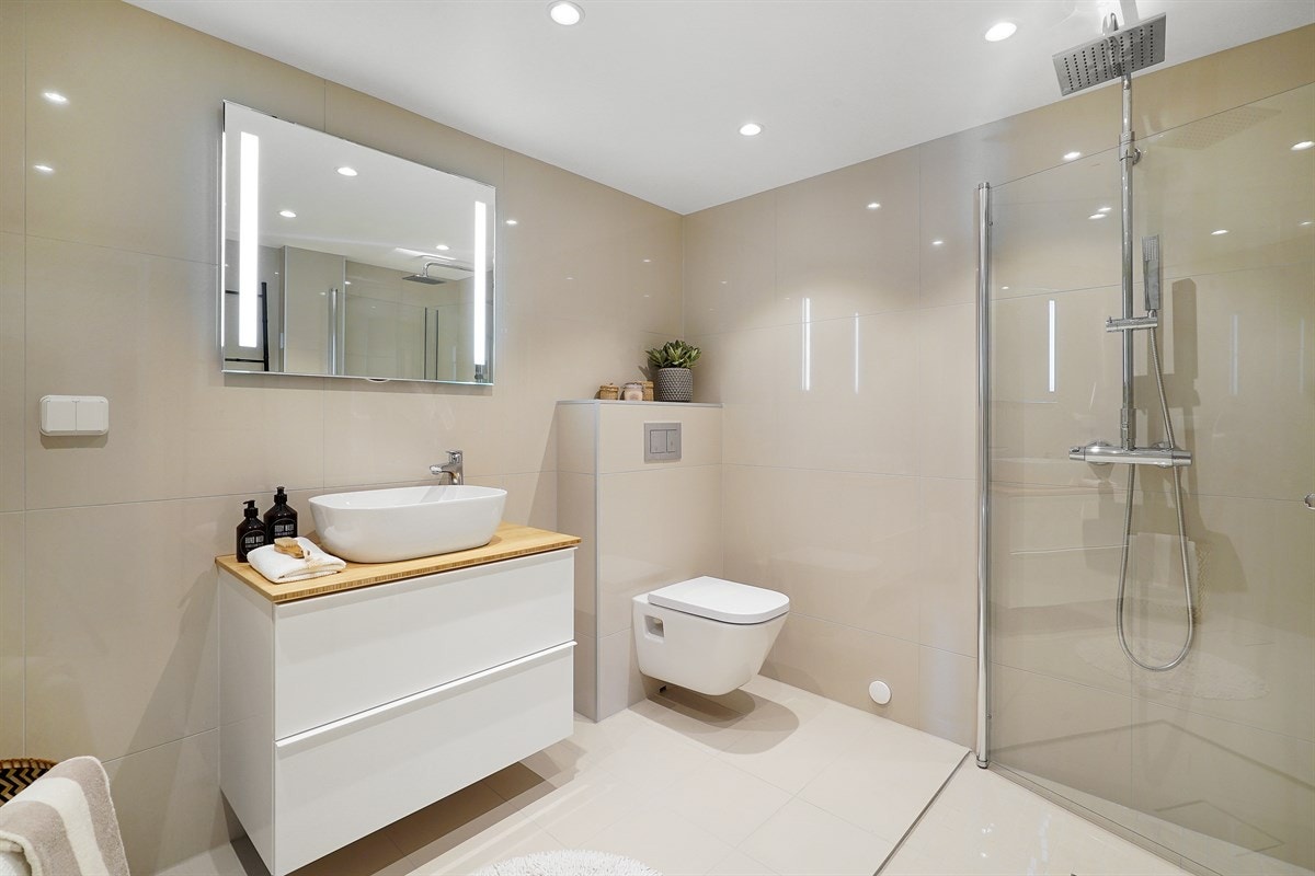 Boligen inneholder et nytt, lekkert og delikat bad. Galleribilde