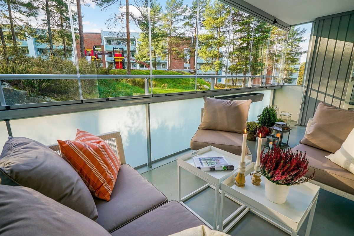 . Denne uteplassen kan brukes nesten hele året, og gir leiligheten "et ekstra rom". Galleribilde