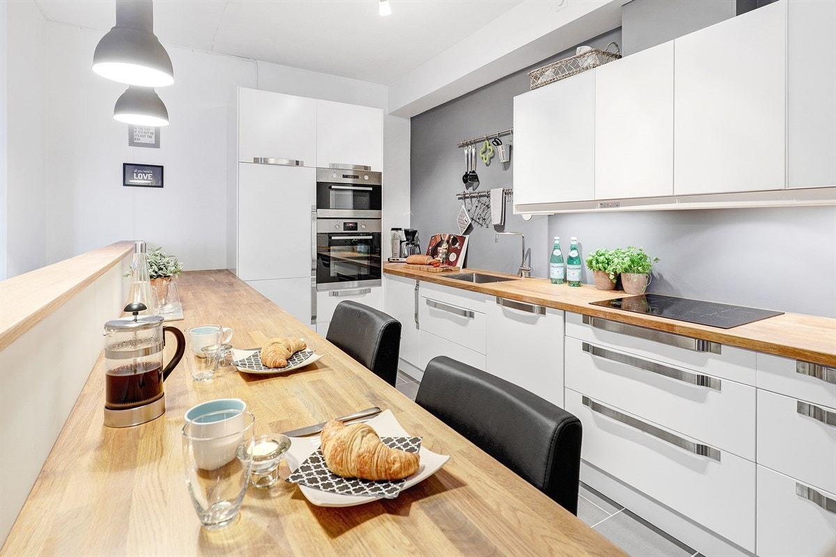 Kjøkkenet har integrerte hvitevarer Galleribilde