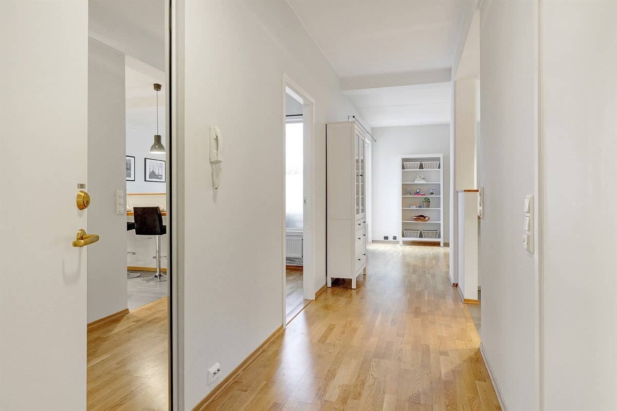 Entré/gang. Galleribilde