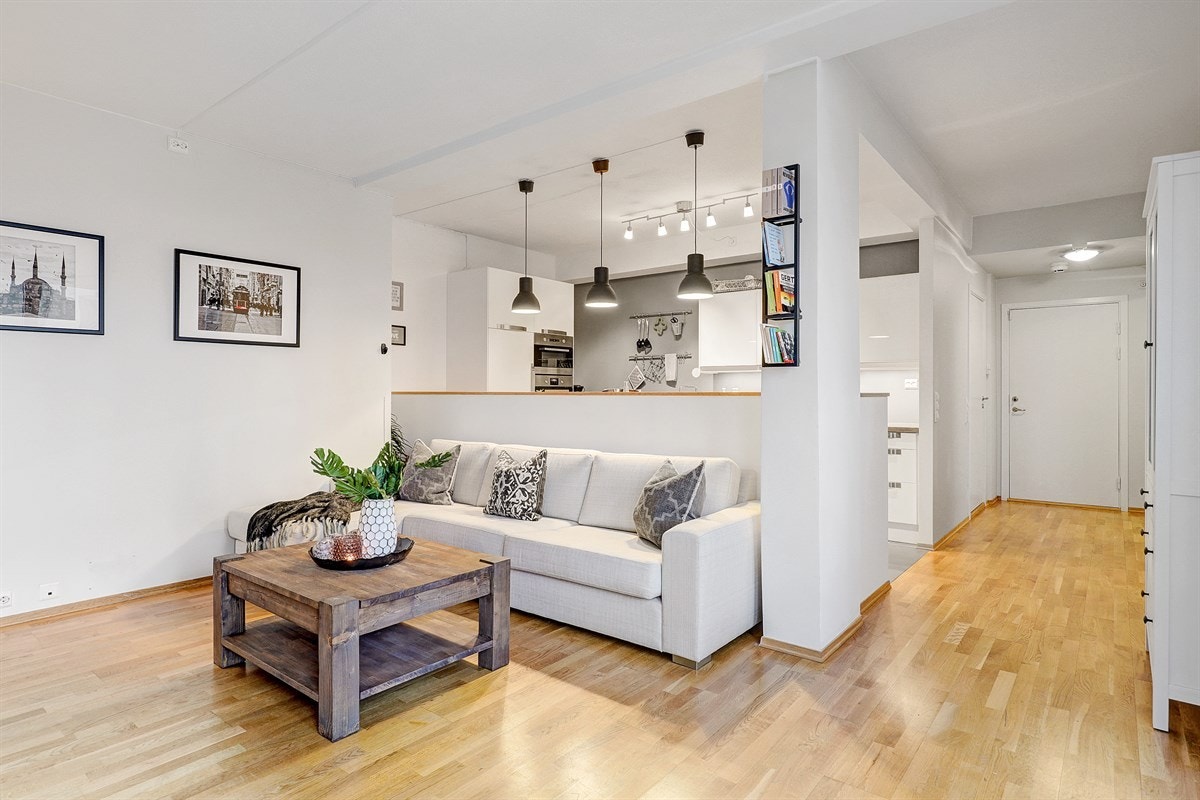 Leiligheten er meget romslig og luftig Galleribilde