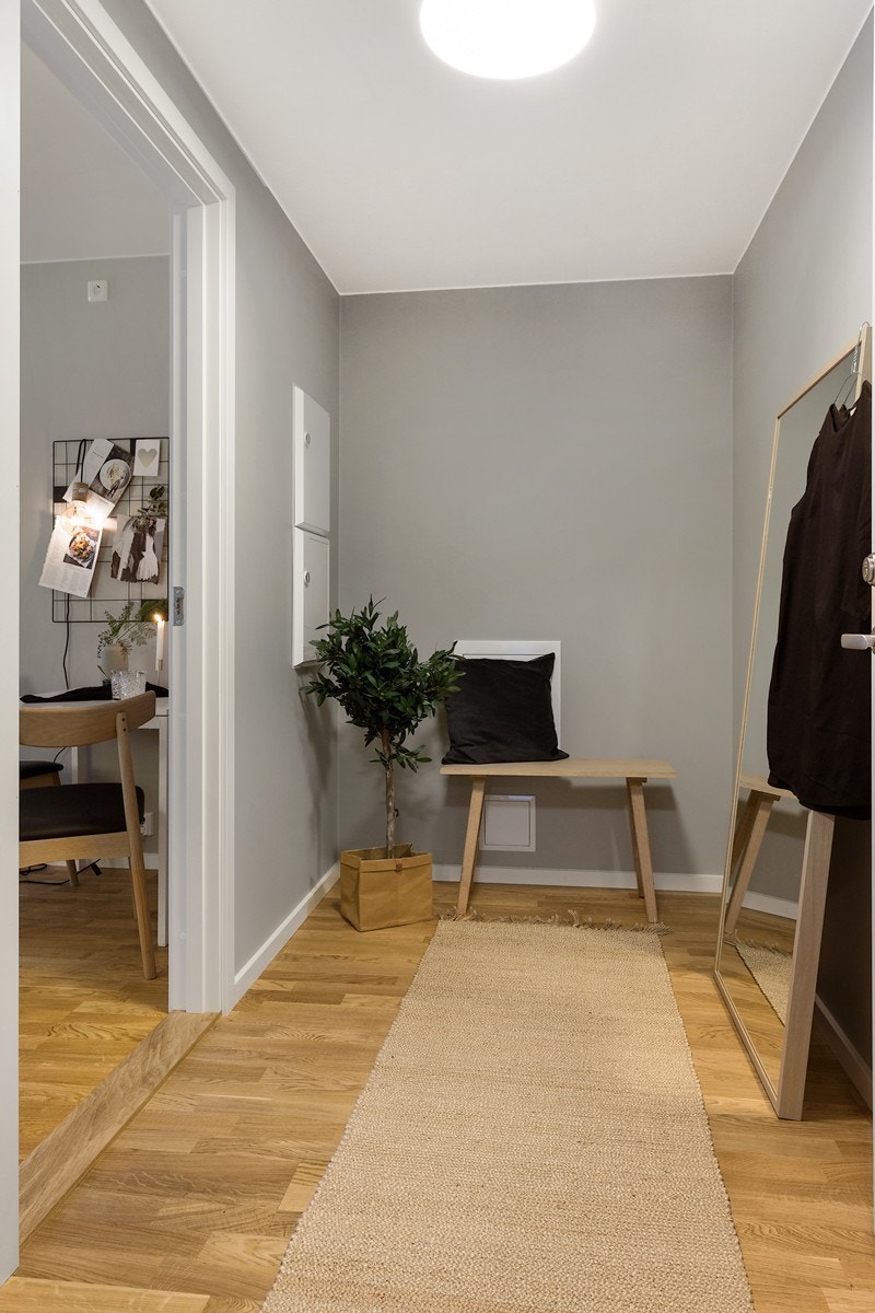 Gang/entré med god plass til å sette inn garderobe Galleribilde