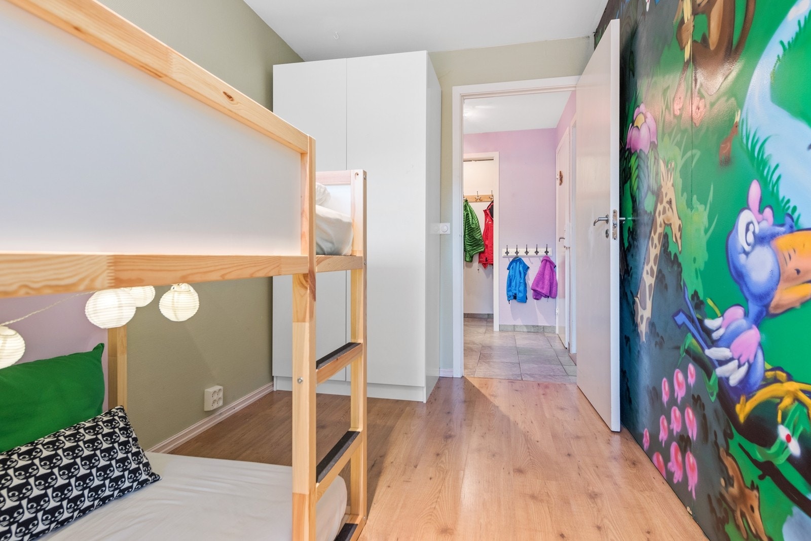 Hyggelig barnerom. Galleribilde