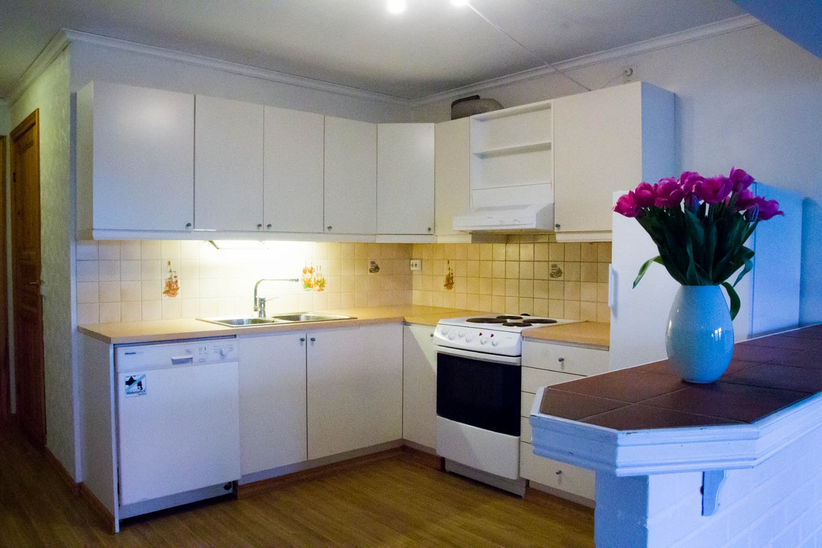 Kjøkkenet med god skapplass Galleribilde