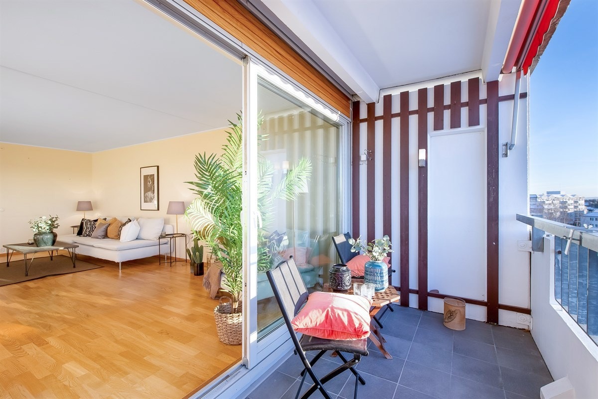 Sydvestvendt balkong på ca. 10 kvm. Galleribilde