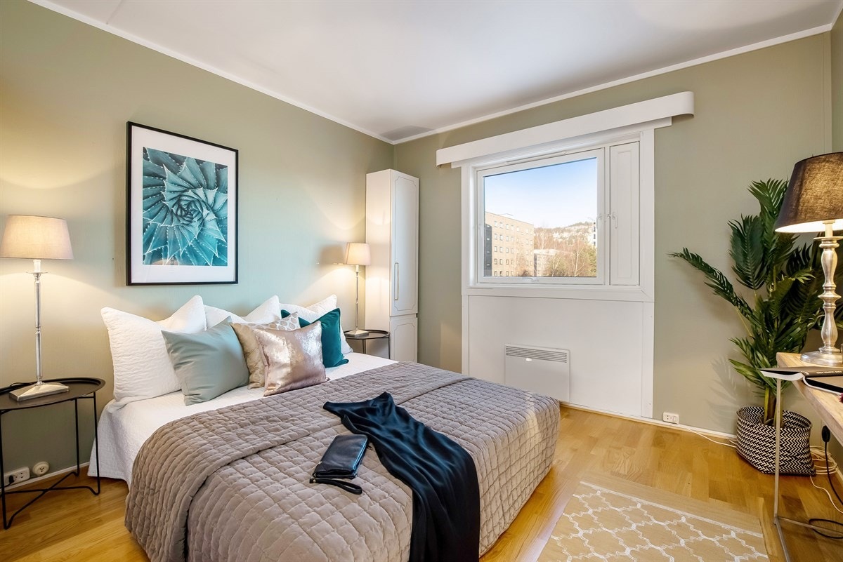 Soverom 1 av god størrelse med plass til dobbeltseng. Galleribilde