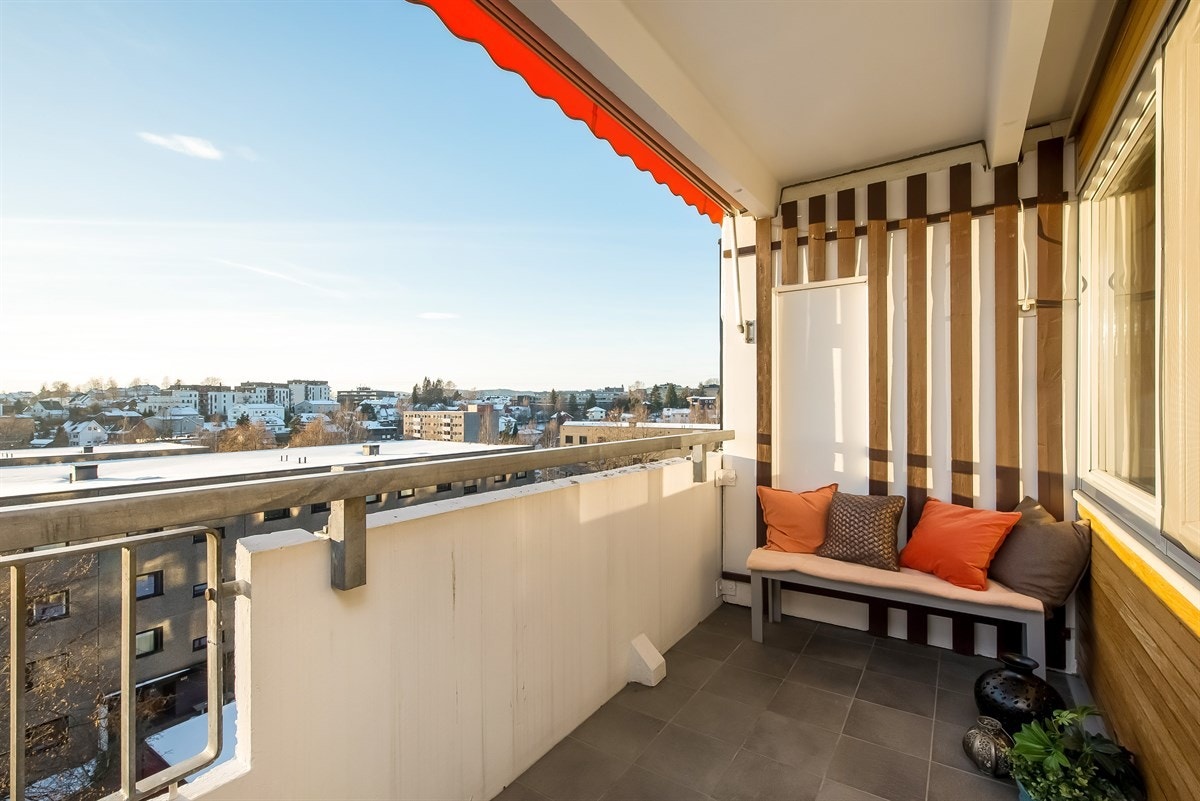 Balkong med plass til utemøbler. Galleribilde