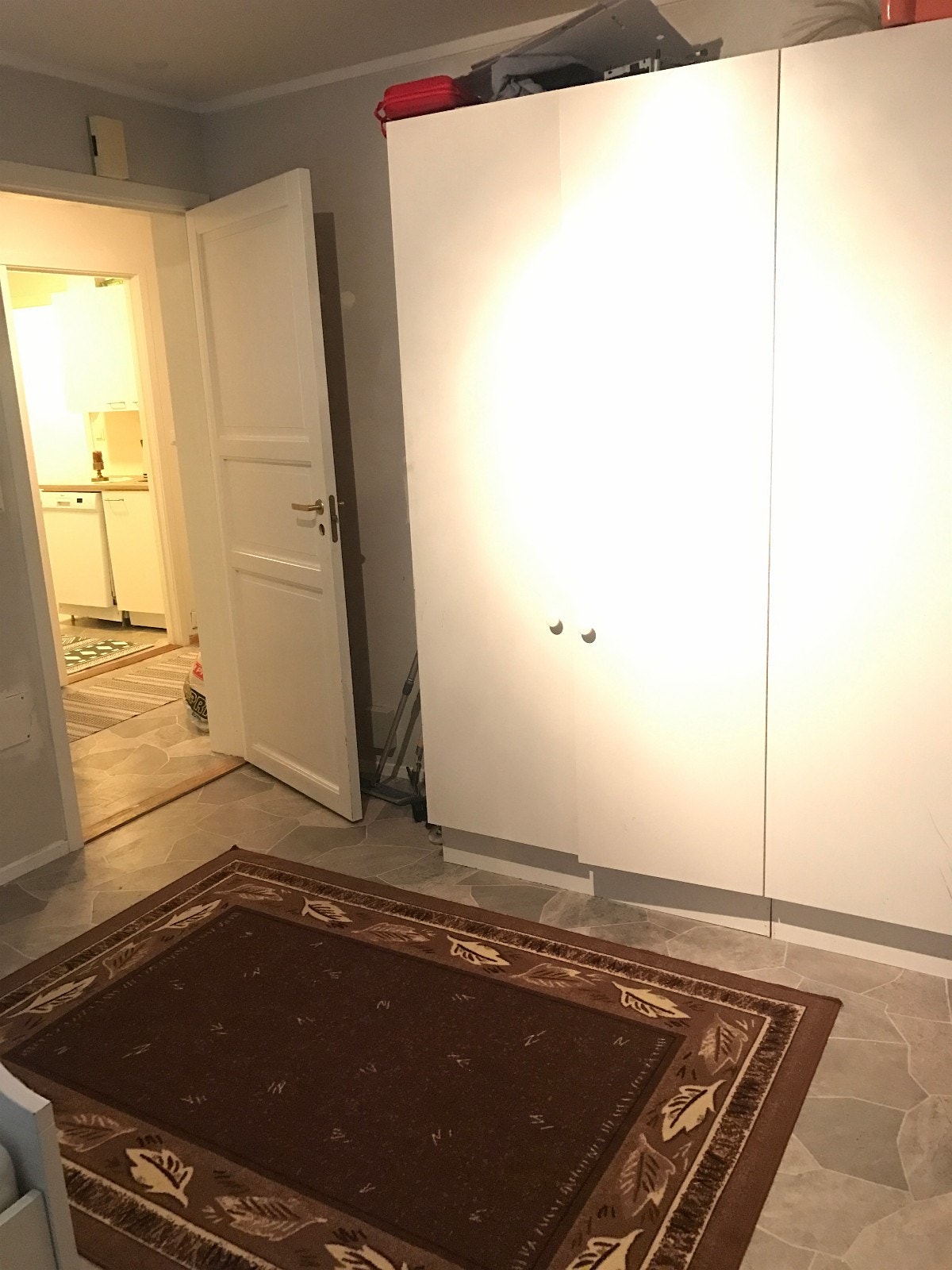 Soverom- god skapplass Galleribilde