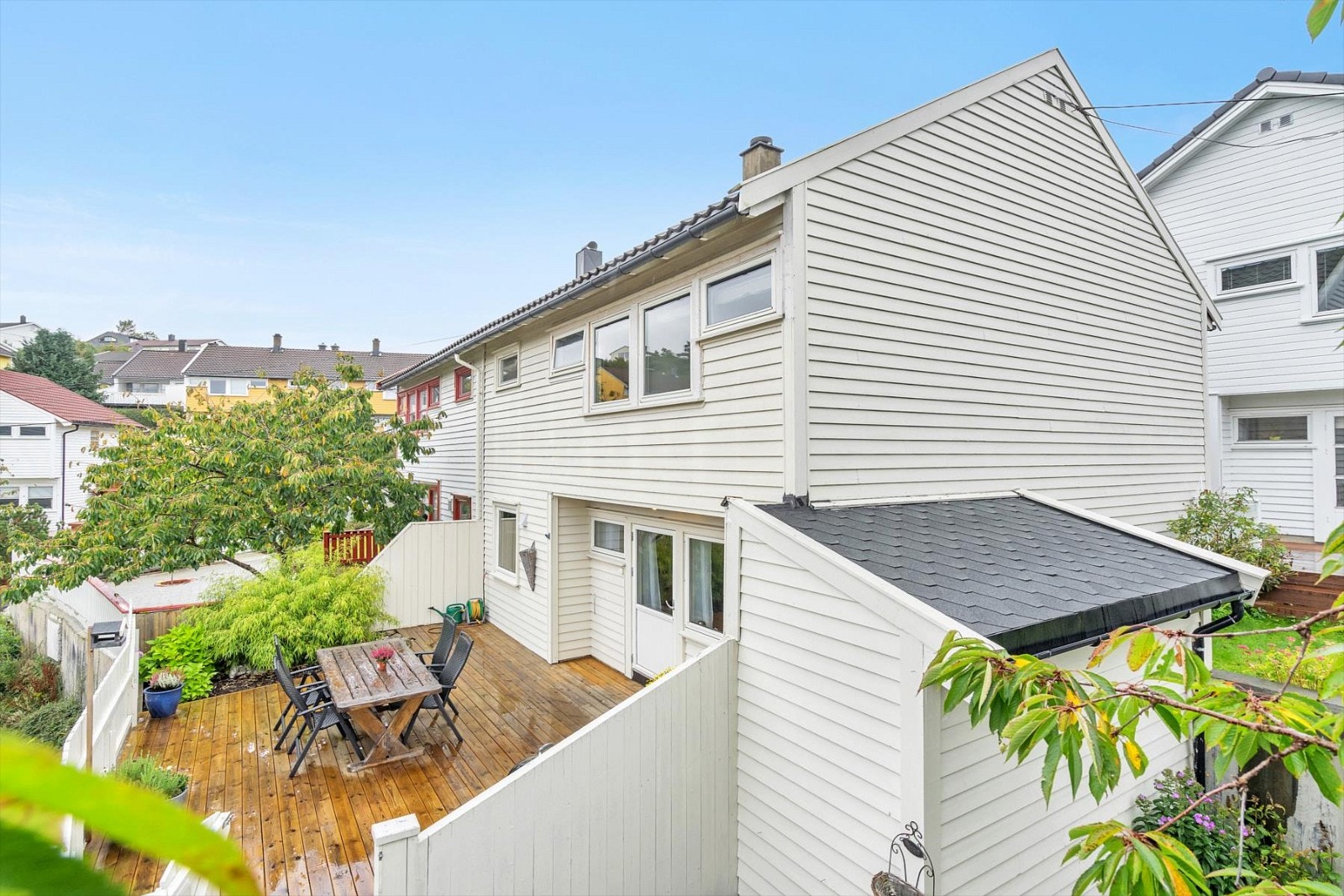 EiendomsMegler1 har gleden av å presentere sjarmerende Hellemyr Terrasse 32C! Galleribilde