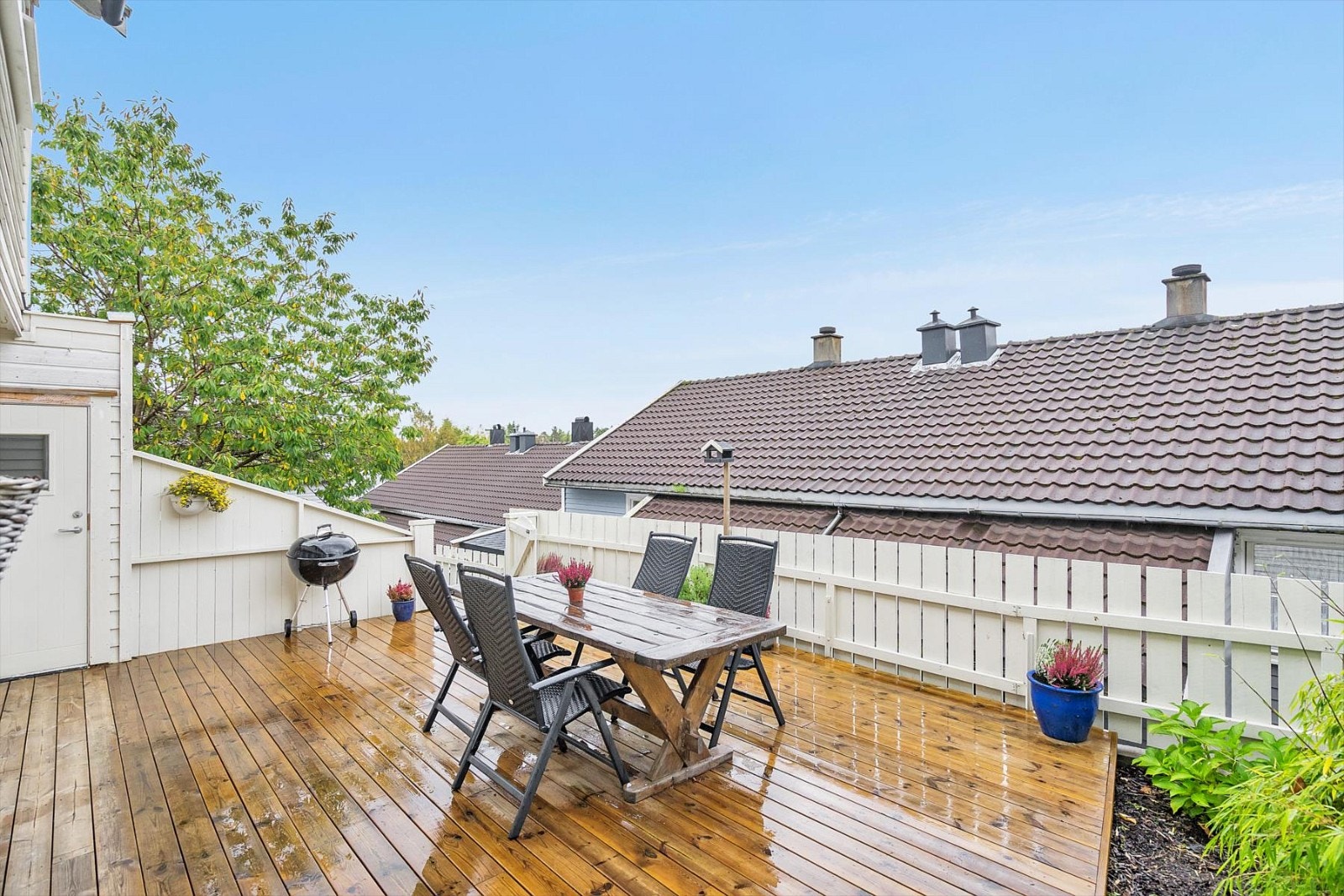 Usjenert med sol fra morgen til kveld. Utvendig redskapsbod. Galleribilde