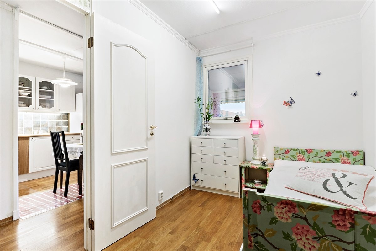 Det innredede rommet passer godt som soverom, gjesteværelse eller kontor Galleribilde