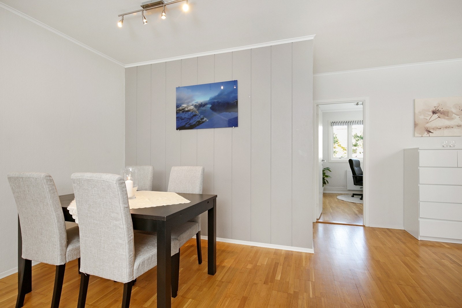 Spisestuedel Galleribilde