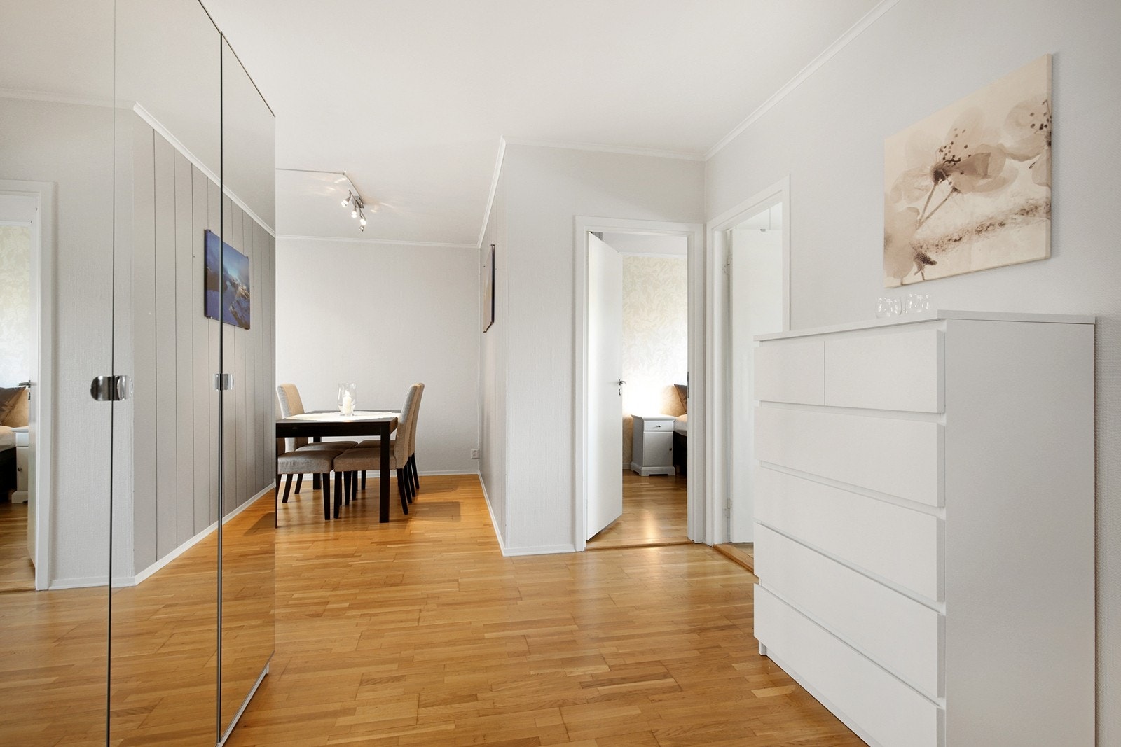 Hall/gang Galleribilde