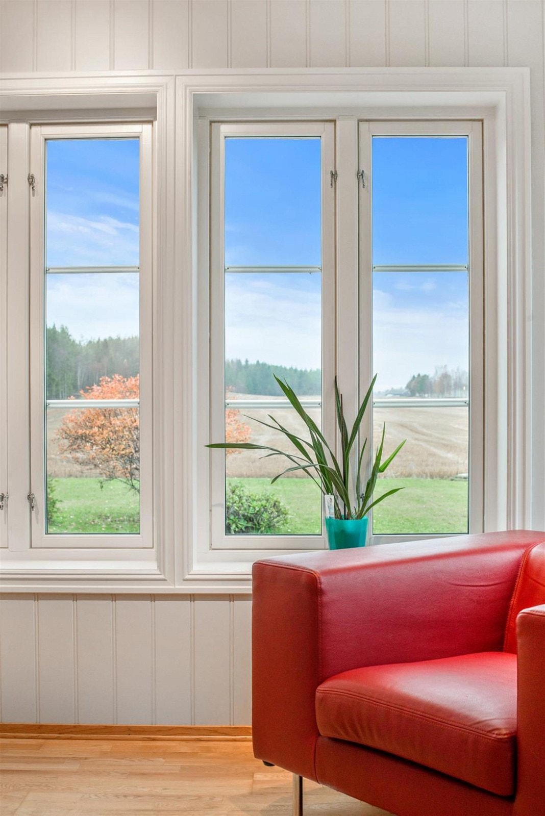De brede vinduspostene er en fin plass å sette fra seg kaffekoppen, eller for katten å sitte i. Galleribilde