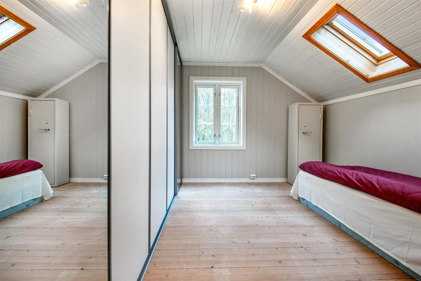 Alle soverommene har tilhørende garderobeløsning. Galleribilde