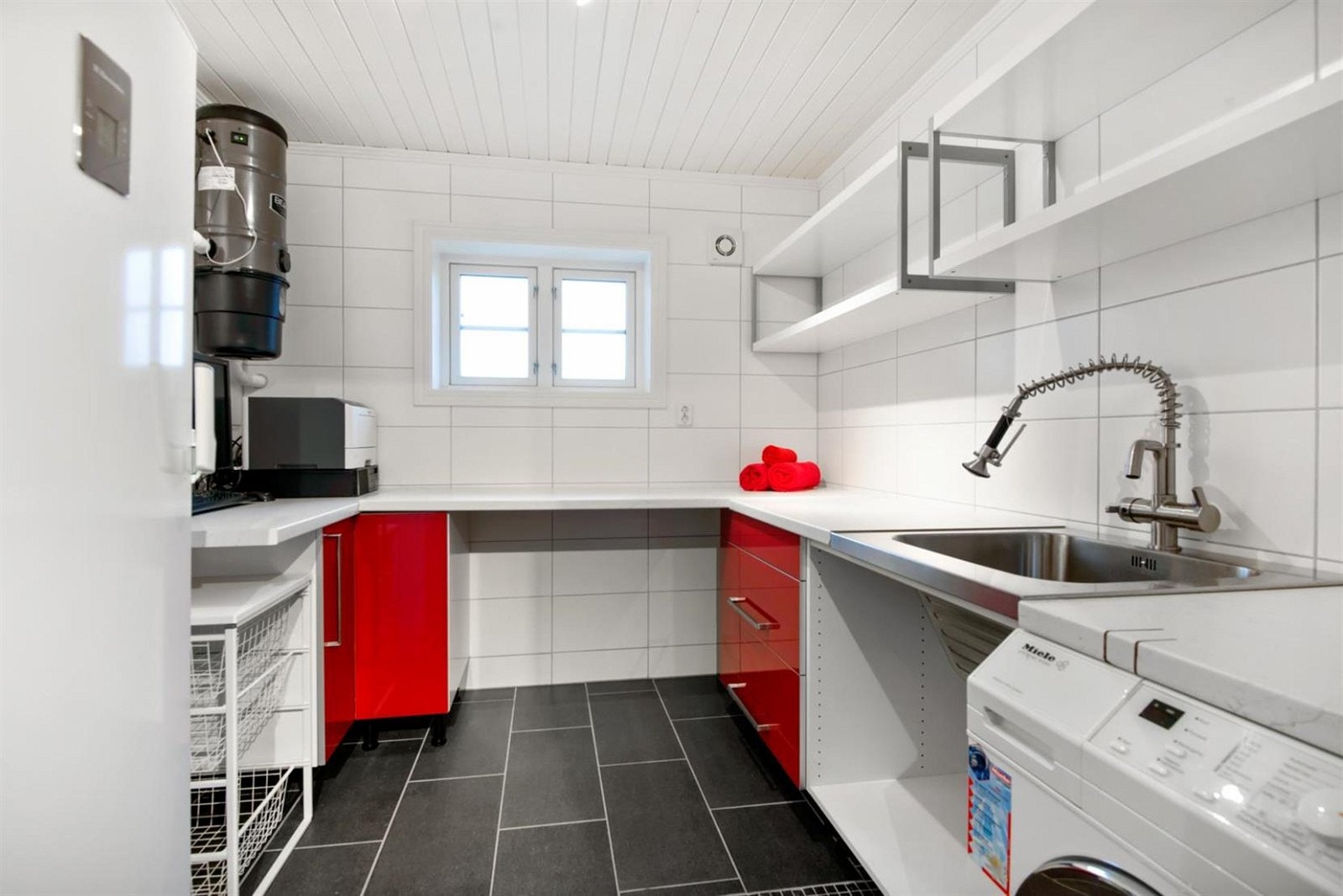 Fra entréen har man også adkomst til et meget praktisk vaskerom, også dette nytt i 2010. Galleribilde