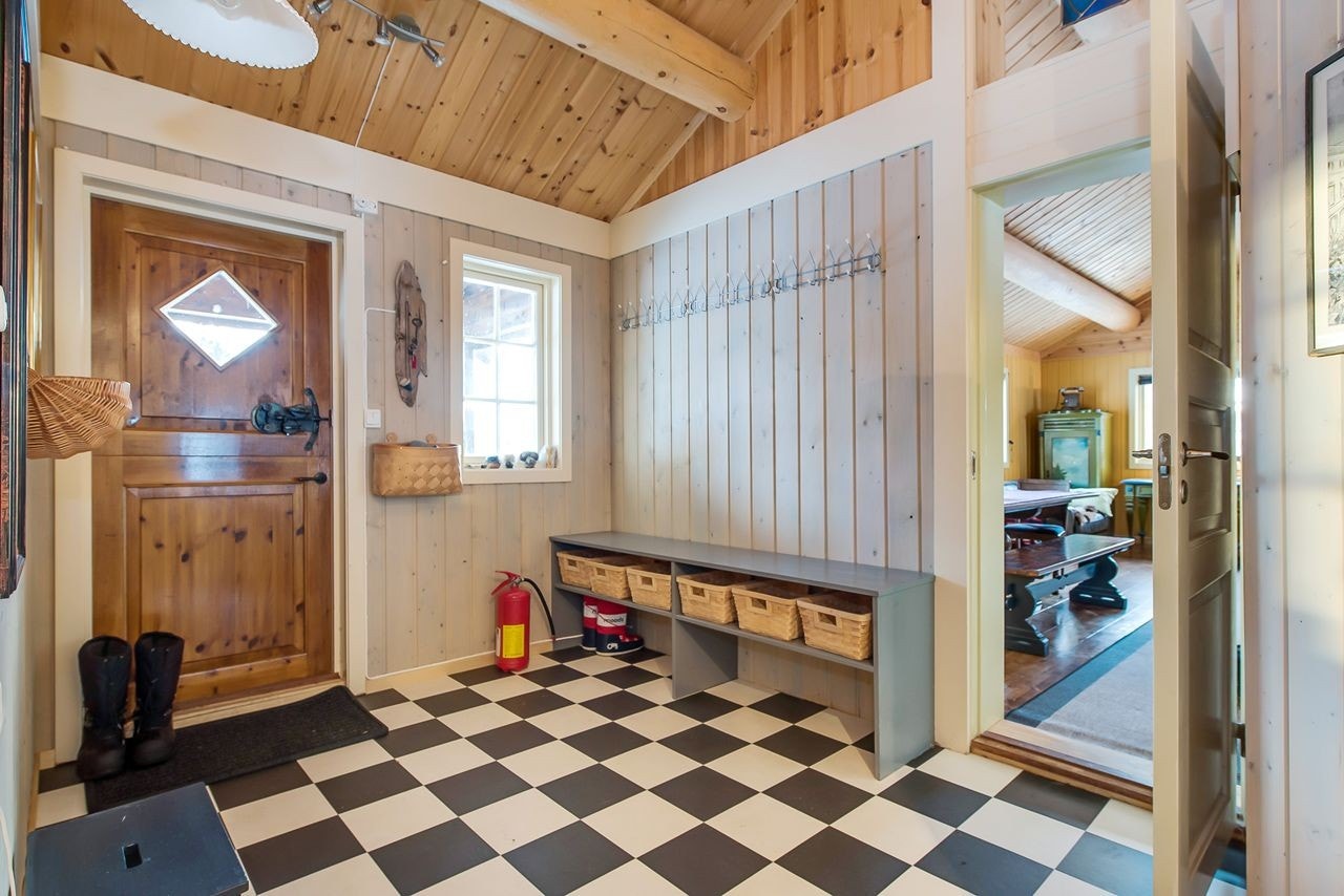 Velkommen inn i gangen med god plass til omkledning Galleribilde