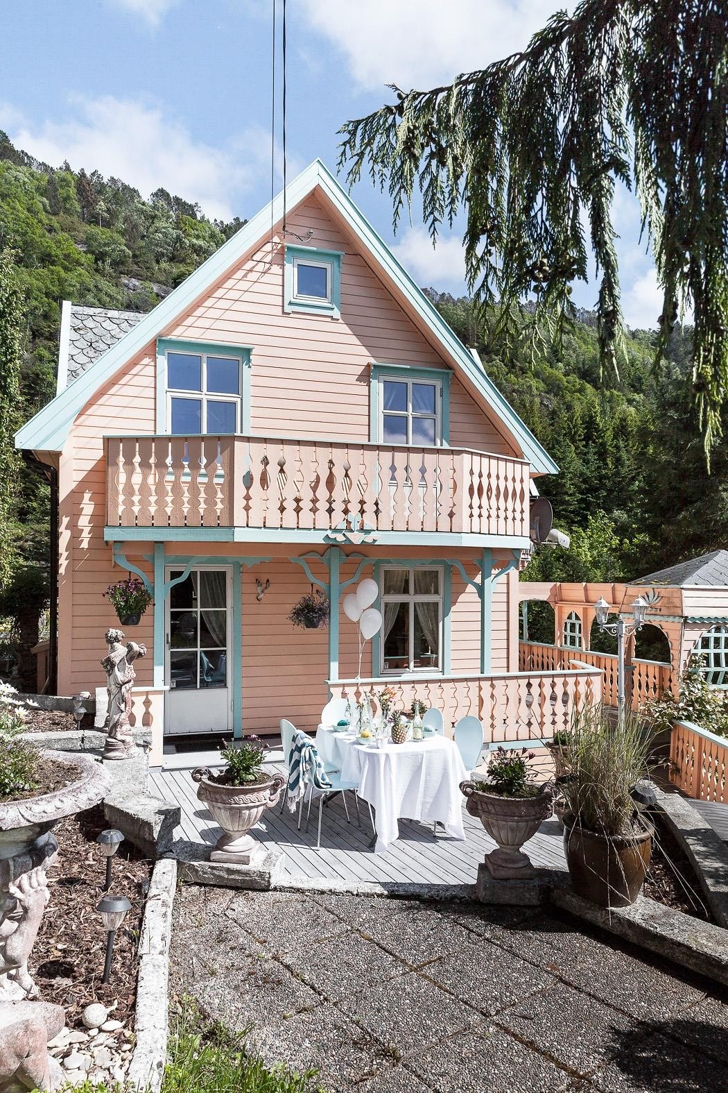 Vestsiden av huset Galleribilde