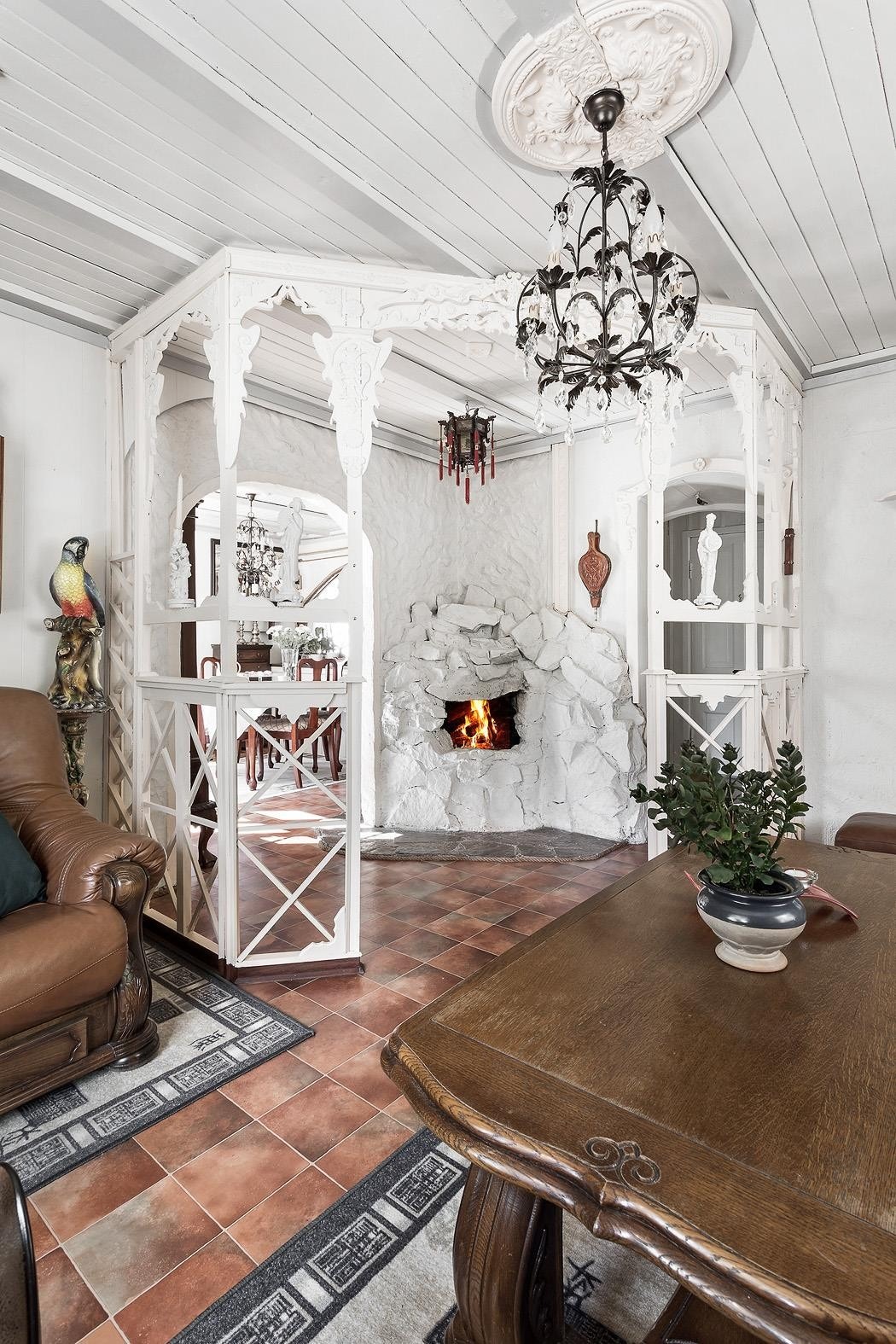 Takene har stukatur og ornamenter Galleribilde