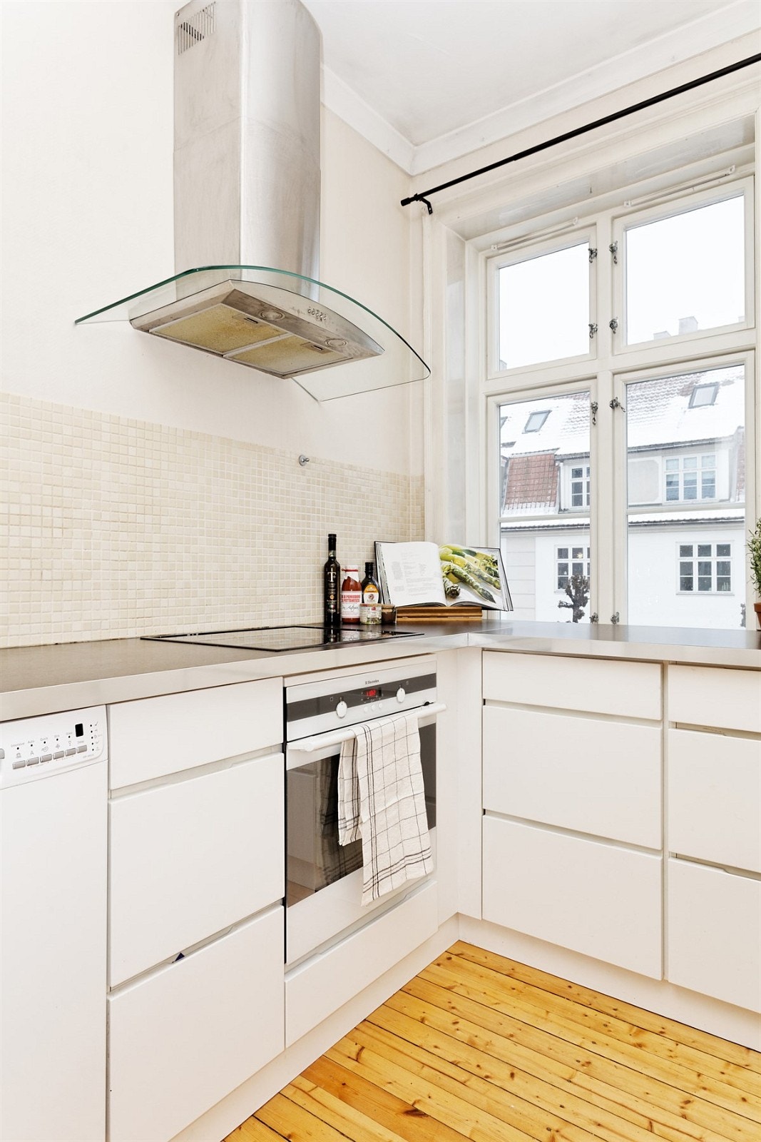 Stort vindu på kjøkken Galleribilde