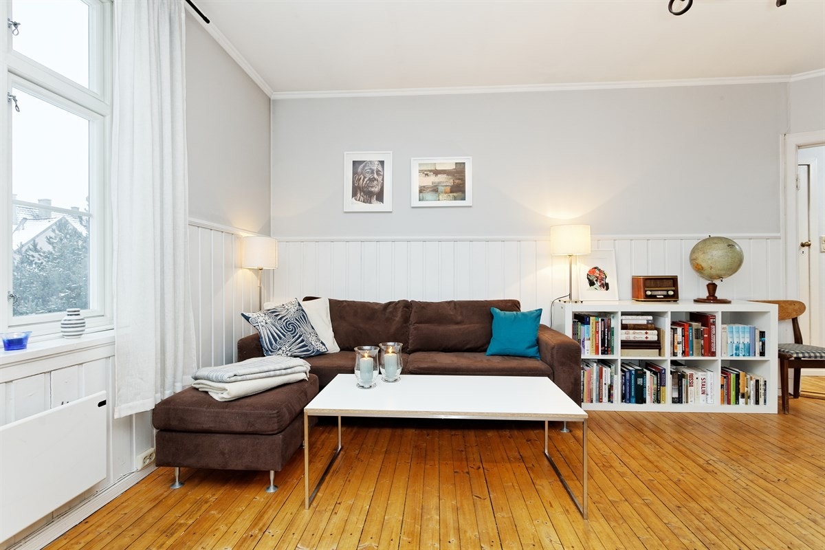 Stue med romslige løsninger Galleribilde