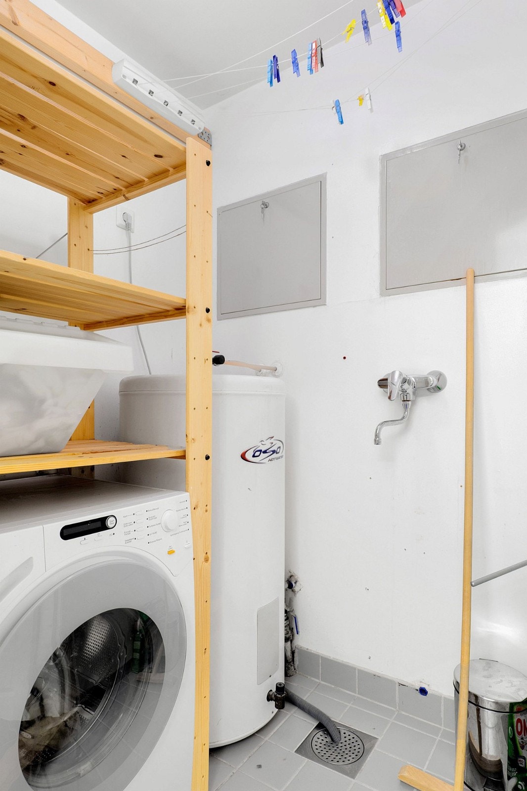 Her er rommet inni badet hvor man kan gjemme seg uten at noen ser det. Galleribilde