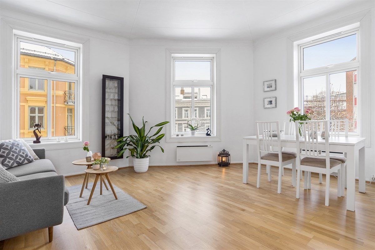 Hjørnestue med tre vinduer Galleribilde