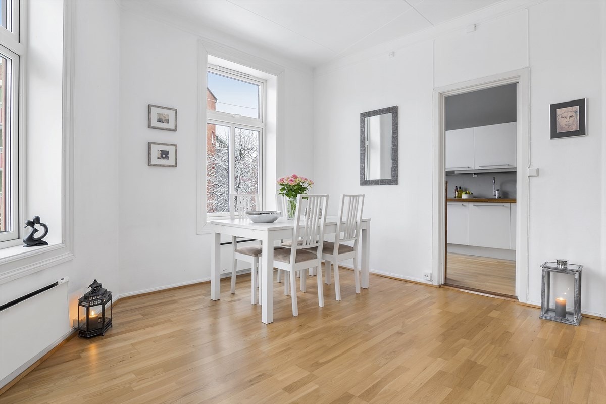 God plass til spisebord Galleribilde
