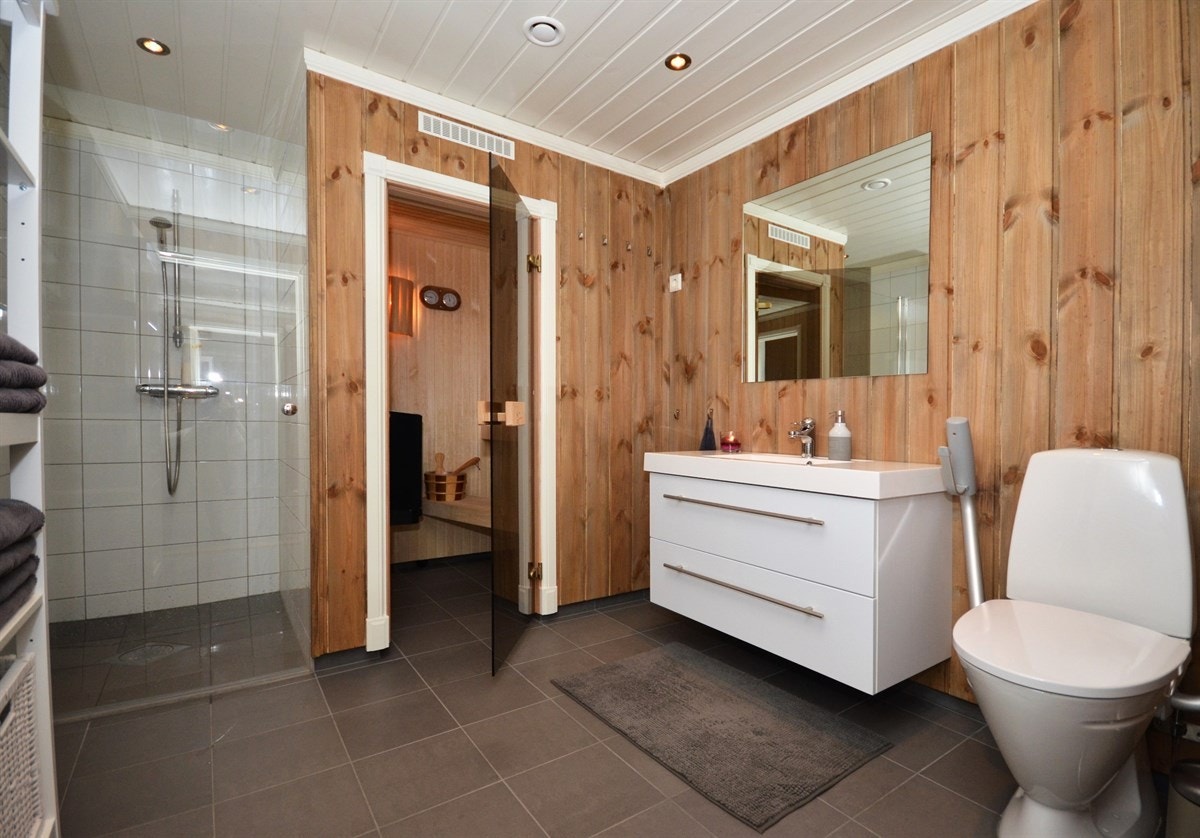 Bad med adkomst til badstue. Galleribilde