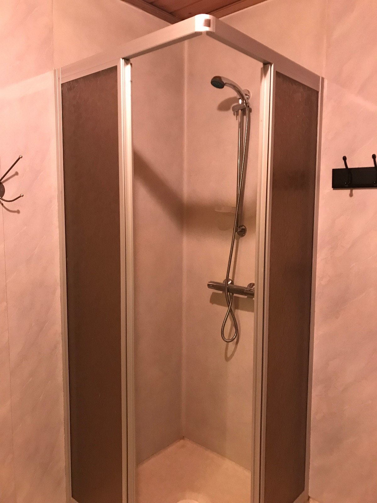 Bad øvre etasje m dusj Galleribilde