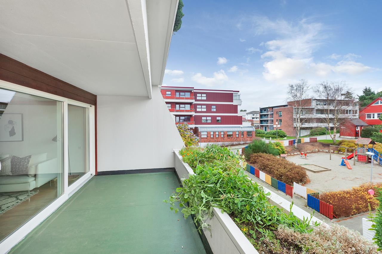 Solrik balkong vendt mot sør Galleribilde