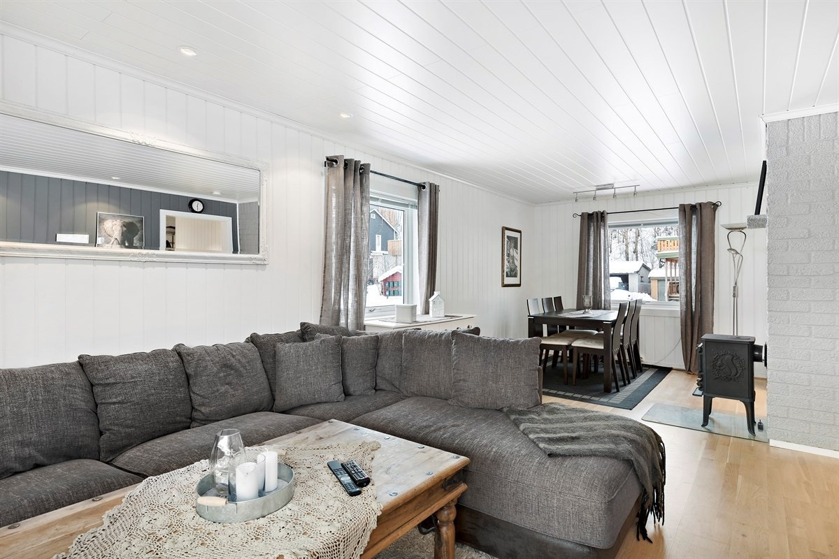 Stue sett mot spisestuen Galleribilde