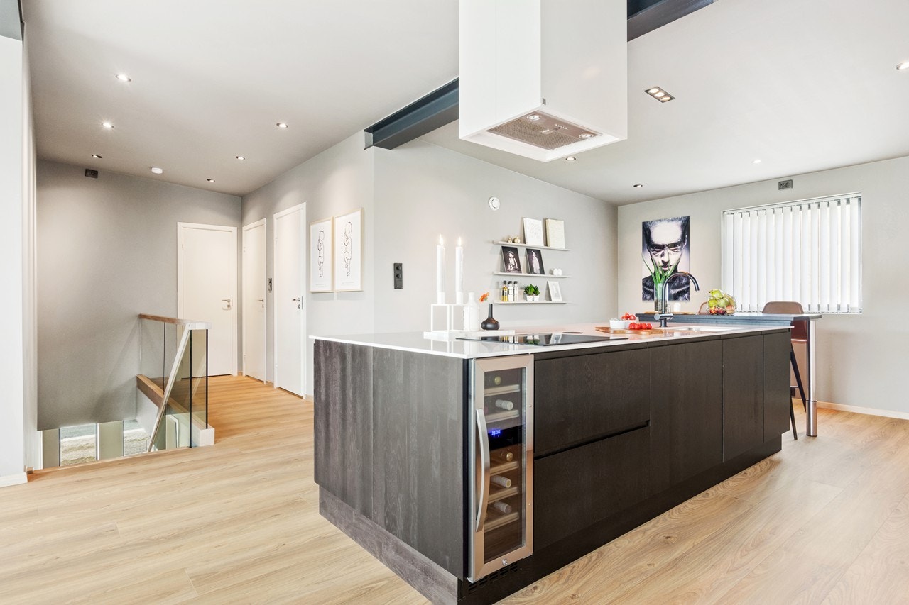 Dette er et meget energibesparende hus, og trykktesten på huset satte Norgesrekord med ACH 0.07. Galleribilde