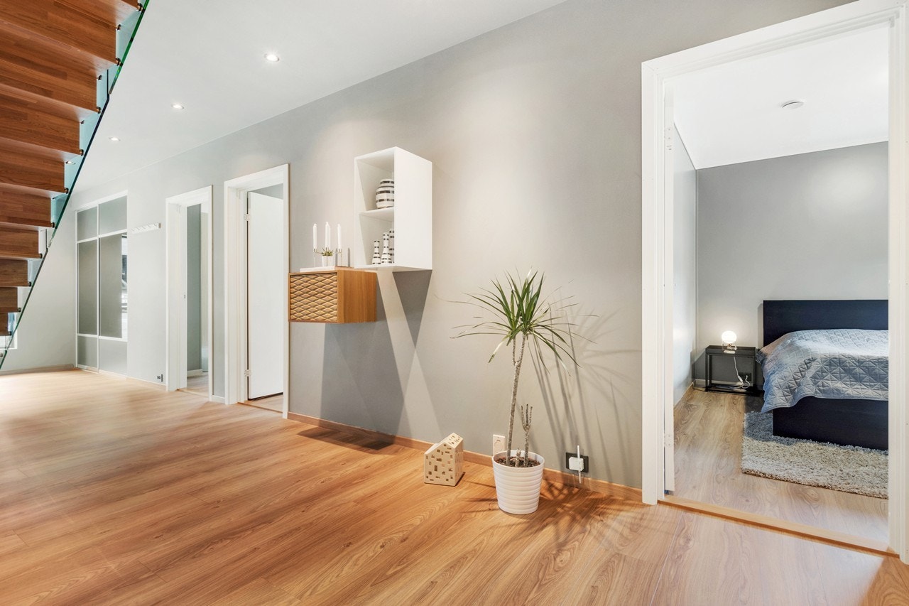 Boligen fikk sin ferdigattest i desember 2016, og selges med nybyggaranti som varer enda i fire år. Galleribilde