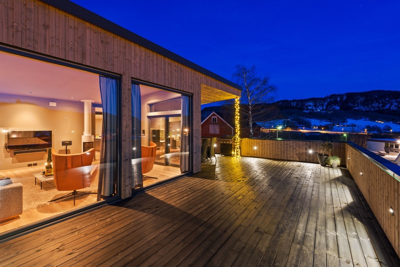 Eiendommen ligger tett ved Hovin sentrum, der du finner Coop dagligvarebutikk, barneskole og barnehage Galleribilde