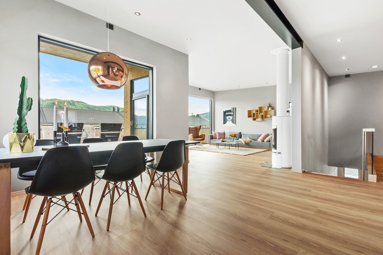 Legg merke til at det er listefri overgang mellom vegger og tak innvendig. Galleribilde