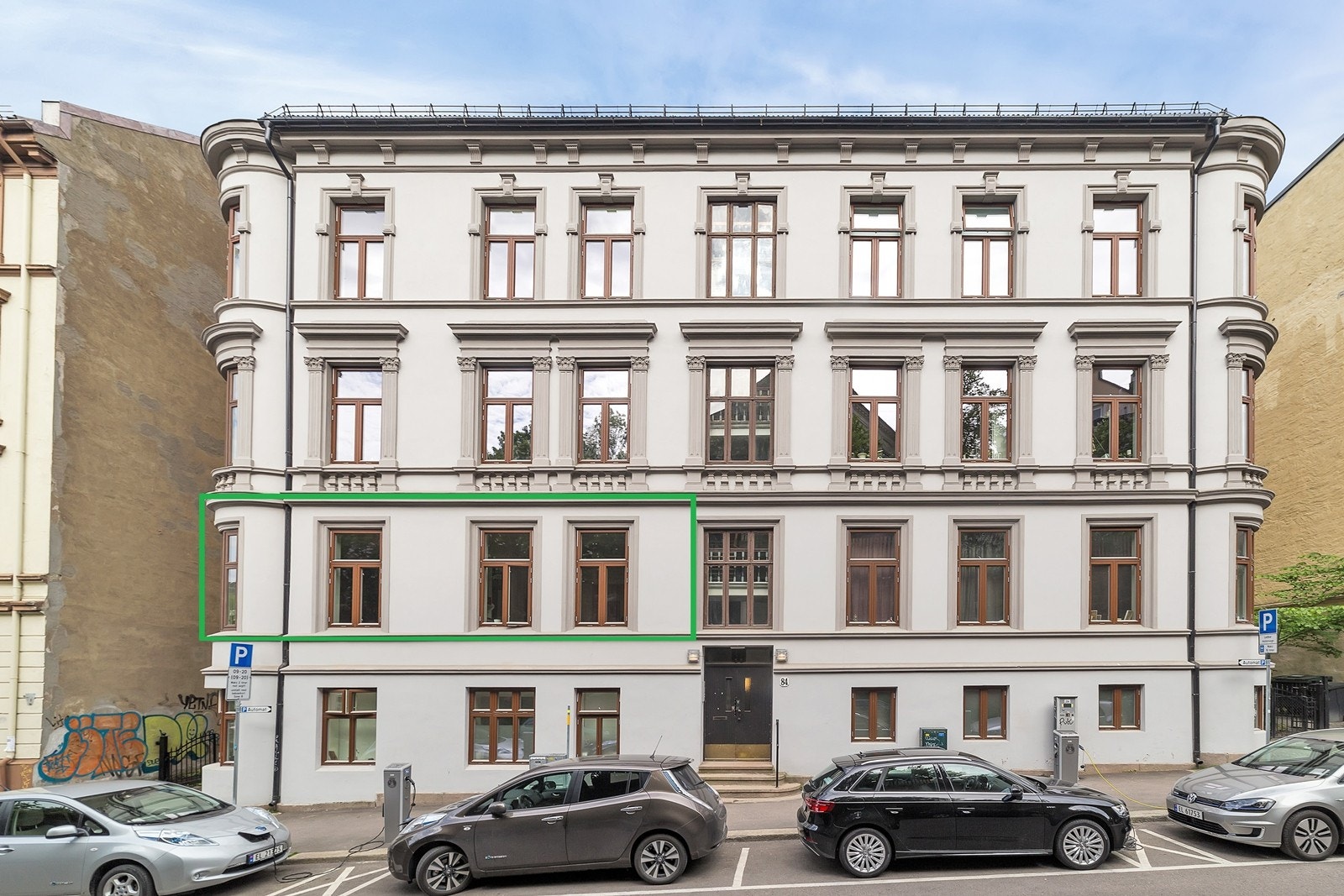 Med en hel etasje under seg oppleves beliggenheten av boligen som en 2.etg. Galleribilde