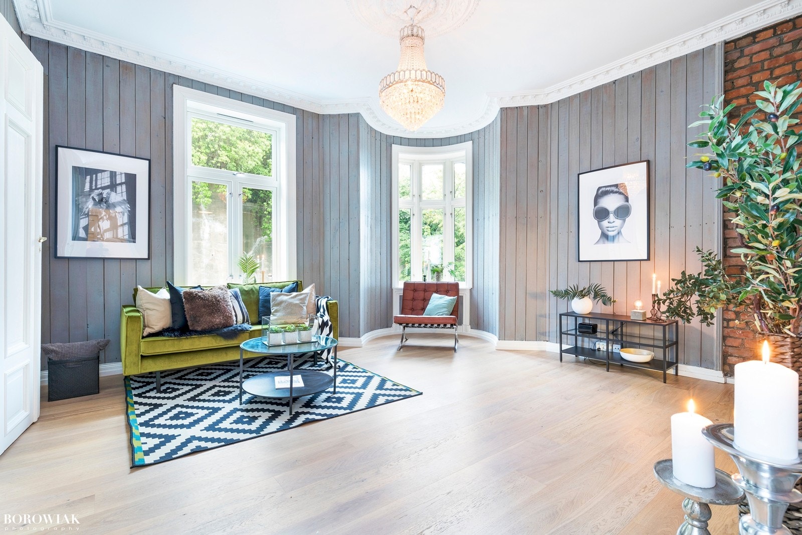 Store vindusflater og gjennomgående planløsning gir en flott lysinnslipp i leiligheten. Galleribilde