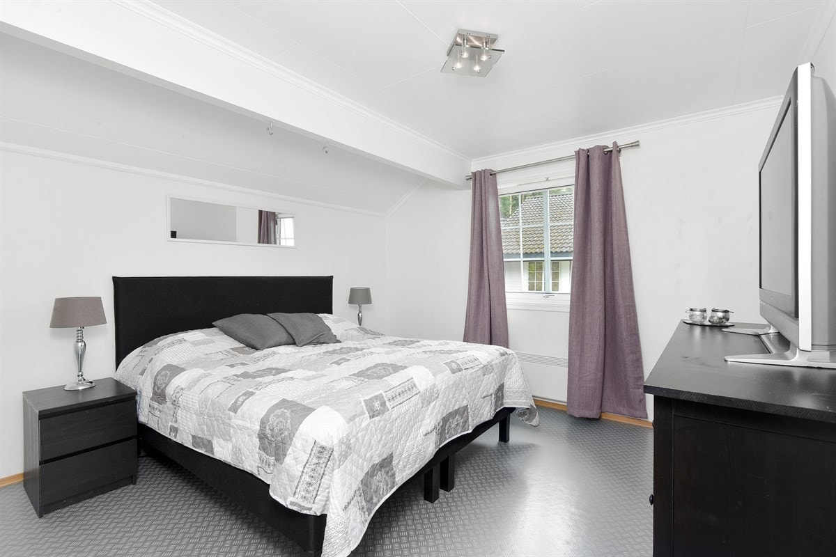 Eneboligen har seks soverom med tilhørende garderobeløsning på ett av rommene. Galleribilde