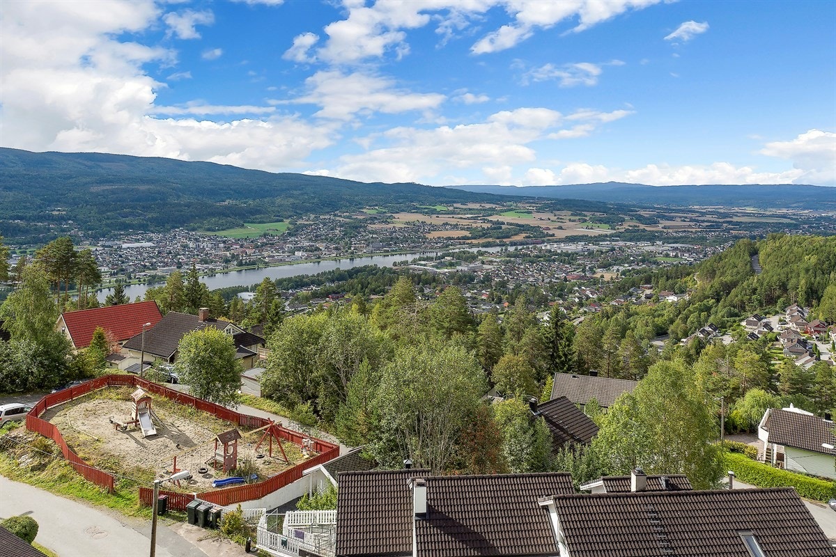 Boligen har festet tomt på 627 kvm. Galleribilde