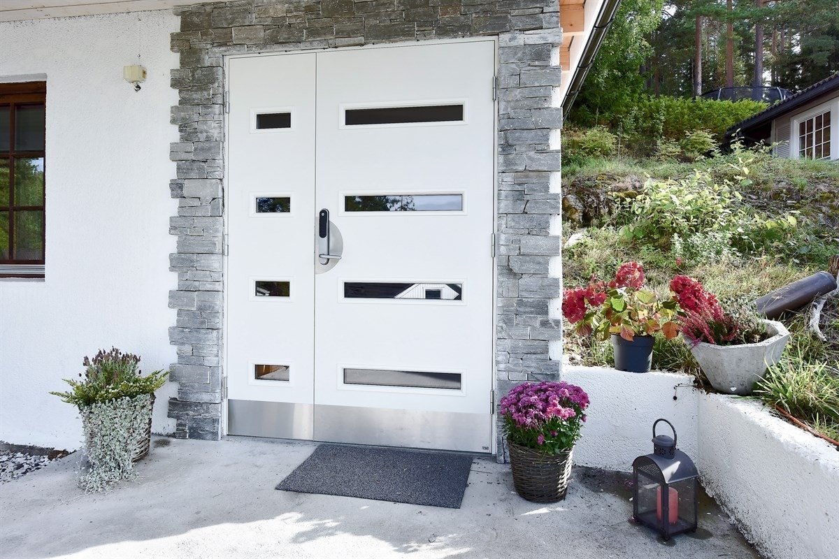 Inngangen til boligen er pent opparbeidet og er moderne. Galleribilde