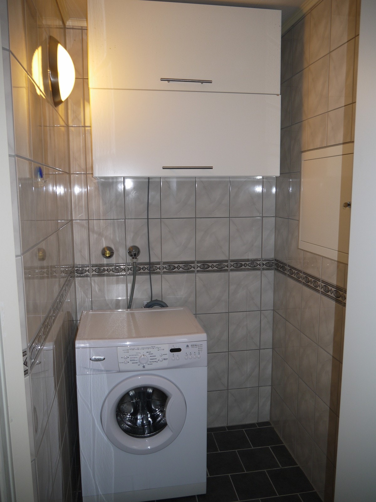 Vaskemaskin på badet Galleribilde