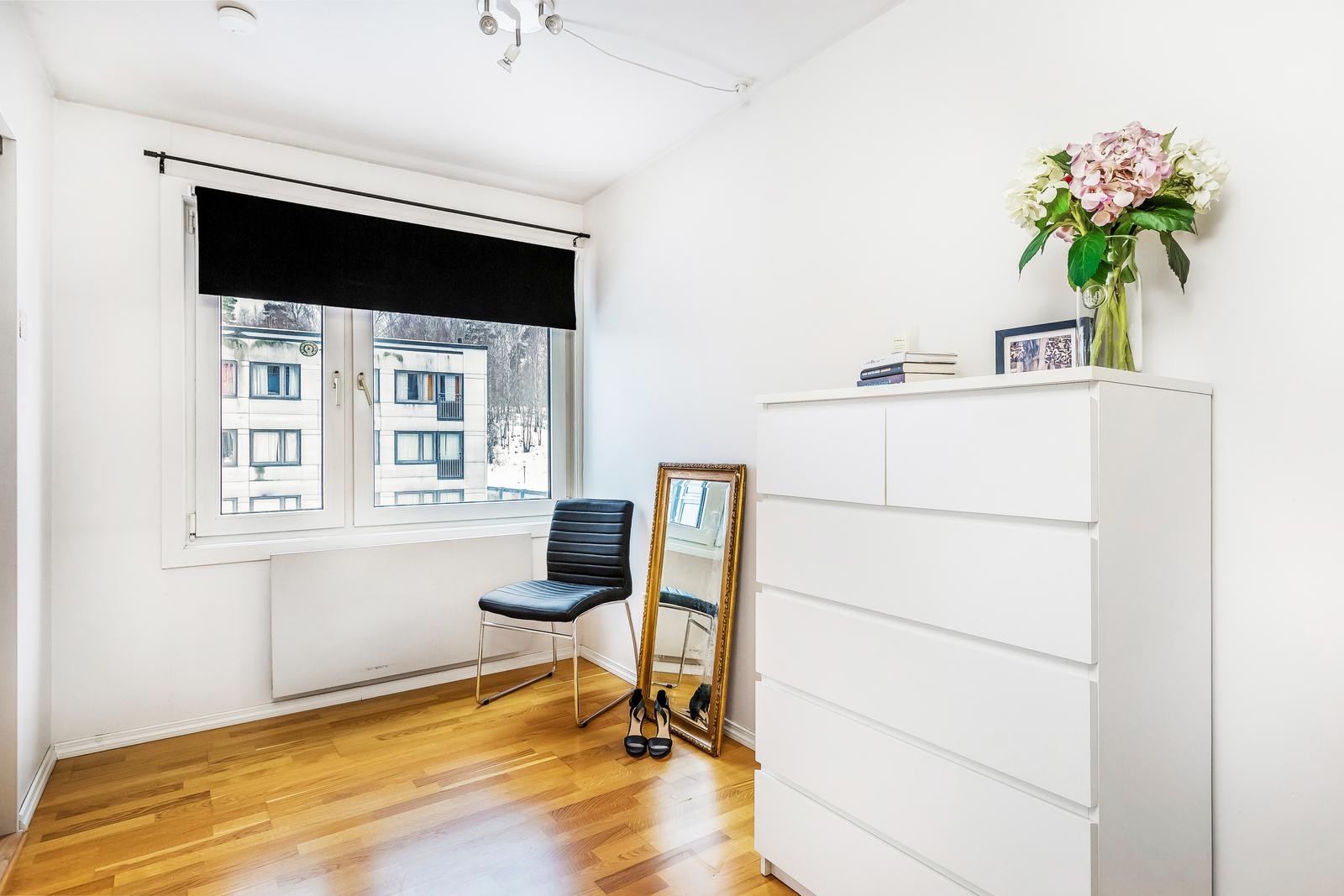 Det er god plass til garderobeløsning på soverommet. Galleribilde