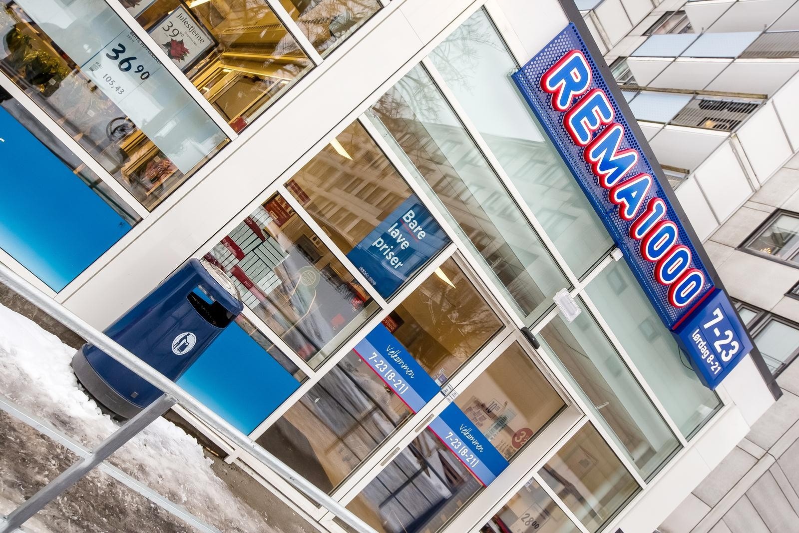 Rema 1000 ligger like ved leiligheten og kan tilby alt du trenger av mat til hverdagen. Galleribilde