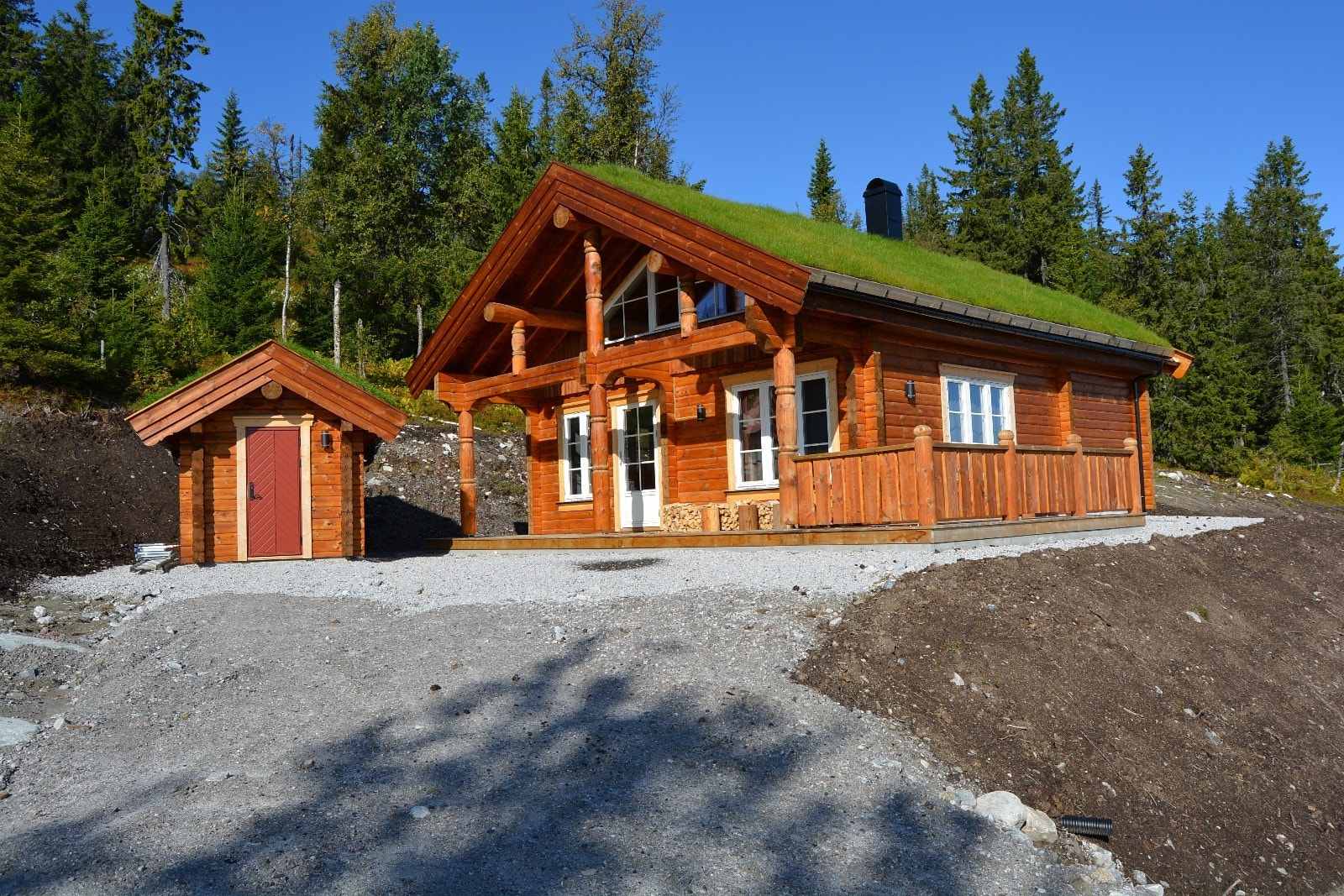 Fjellstul hyttemodell - Bilde av tidligere oppført hytte i Mykstulia - Bod og terrasserekkverk kan kjøpes som tilvalg. Galleribilde