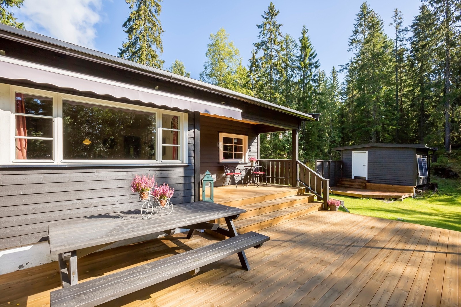 Usjenert og koselig terrasse Galleribilde