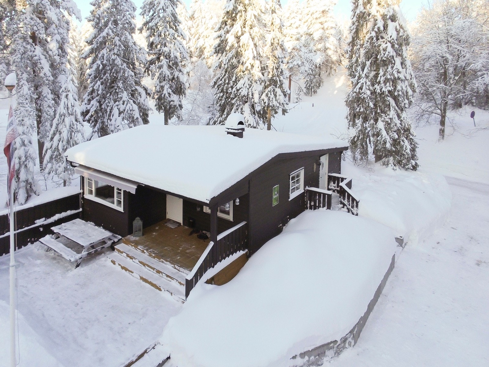 Fasaden og terrassen Galleribilde