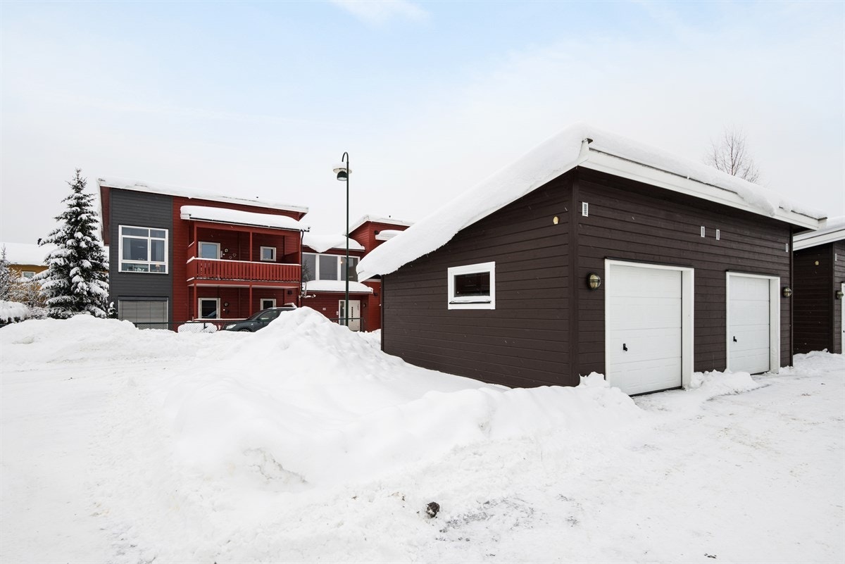 Garasje i nær tilknytning til leiligehten. Galleribilde