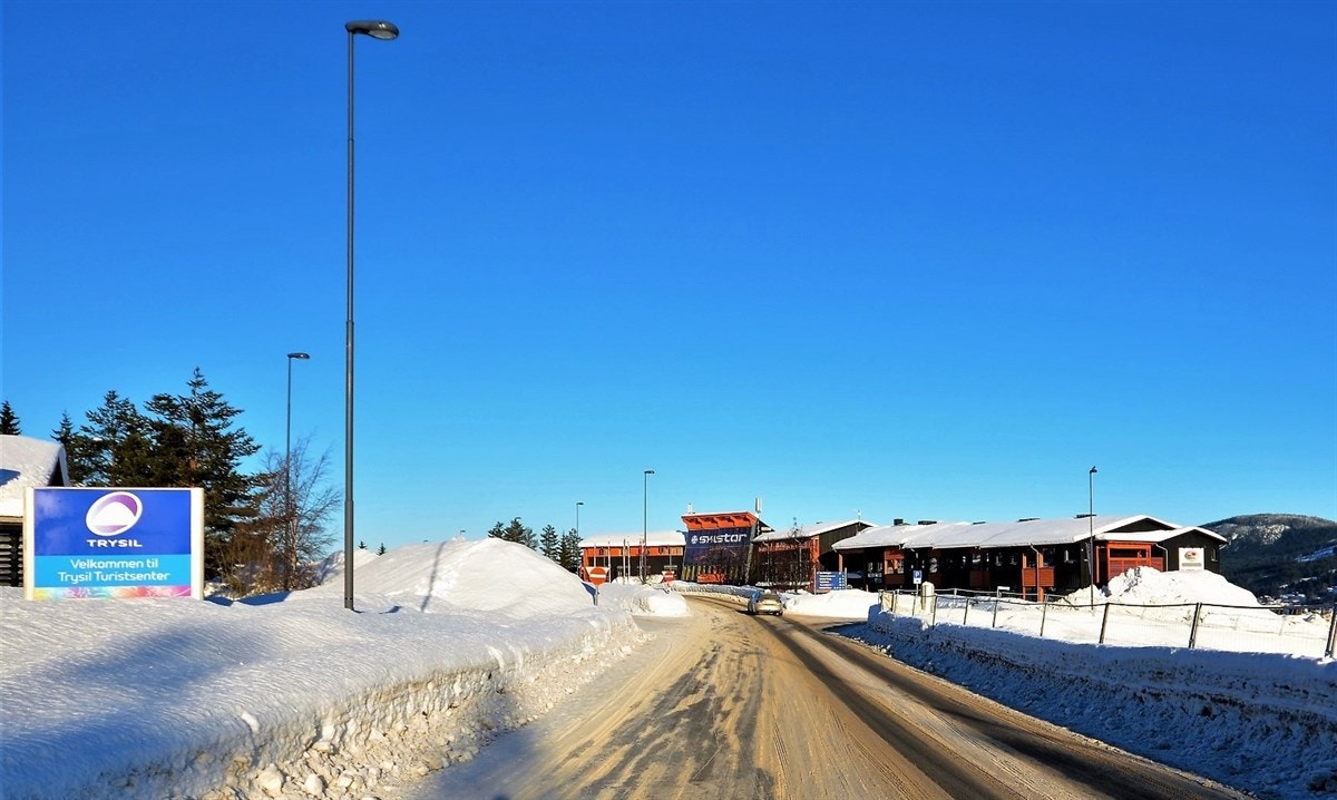 Senteret med skiheis, butikk, skiutleie, afterski mm. ligger ca 1 km fra hytten. Galleribilde